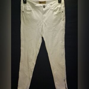 Democracy jeans‎